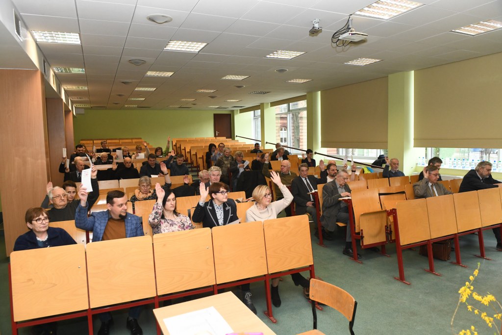 głosowanie na walnym zgromadzeniu delegatów NSZZ Solidarnośćgłosowanie na walnym zgromadzeniu delegatów NSZZ Solidarność